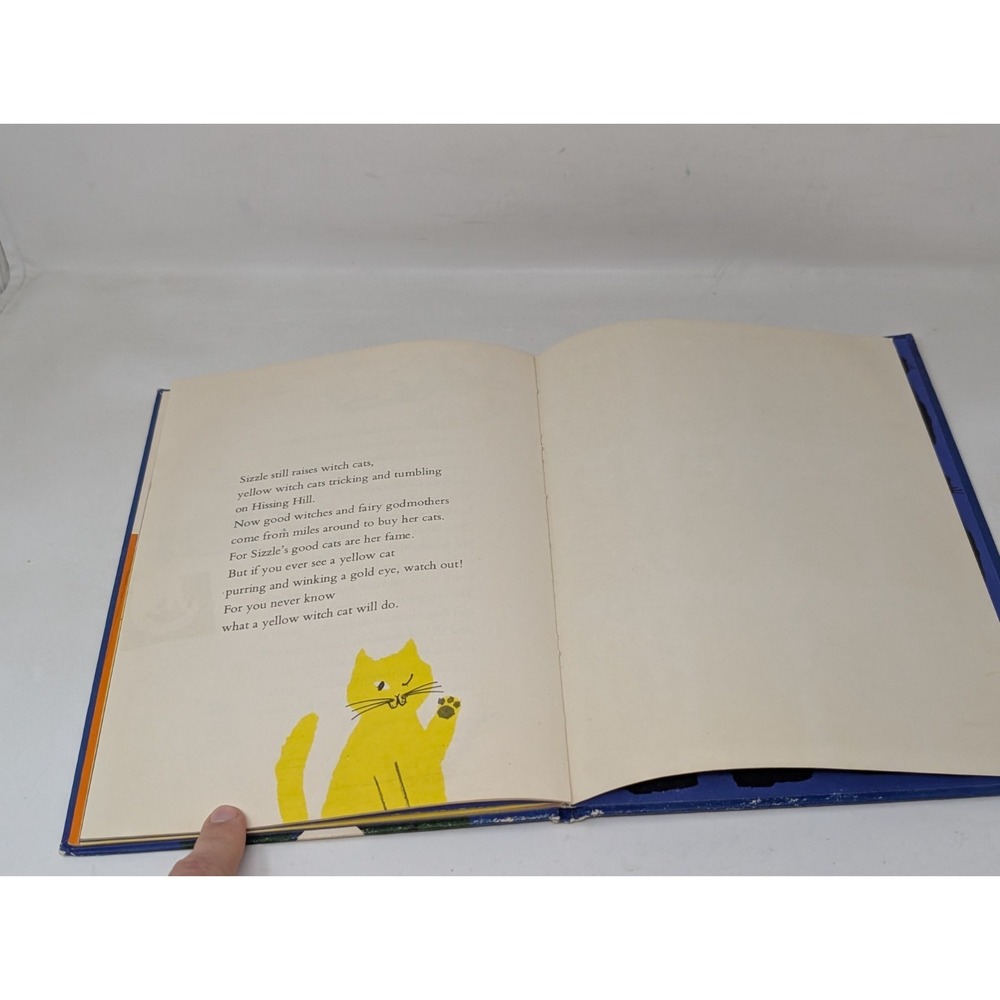 The Witch of Hissing Hill by Mary Calhoun 1964 Weekly Reader Halloween Book VTG - Picture 9 of 10